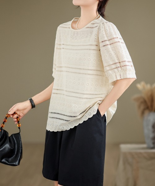 LUCPY（ラクピー）の「スカラップレースコットンブラウス（シャツ/ブラウス・レディース・ホワイト・XX-LARGE/X-LARGE/LARGE/MEDIUM）」の2枚目の写真