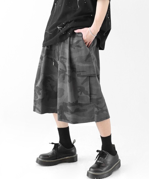 minsobi（ミンソビ）の「カモフラージュ ワイドカーゴ ハーフパンツ カットオフ仕様 ユニセックス（チノパンツ・メンズ・チャコールグレー/ベージュ・FREE）」の20枚目の写真