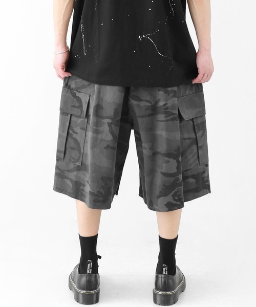 minsobi（ミンソビ）の「カモフラージュ ワイドカーゴ ハーフパンツ カットオフ仕様 ユニセックス（チノパンツ・メンズ・チャコールグレー/ベージュ・FREE）」の21枚目の写真