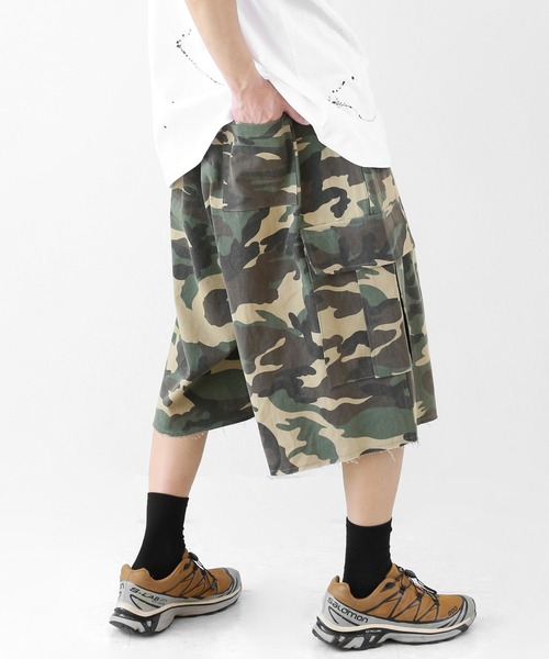 minsobi（ミンソビ）の「カモフラージュ ワイドカーゴ ハーフパンツ カットオフ仕様 ユニセックス（チノパンツ・メンズ・チャコールグレー/ベージュ・FREE）」の18枚目の写真