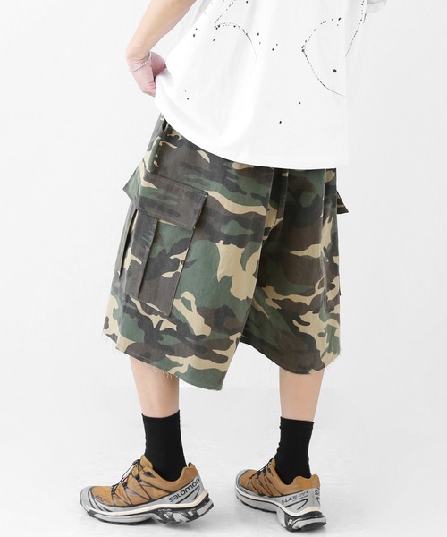 minsobi（ミンソビ）の「カモフラージュ ワイドカーゴ ハーフパンツ カットオフ仕様 ユニセックス（チノパンツ・メンズ・チャコールグレー/ベージュ・FREE）」の19枚目の写真