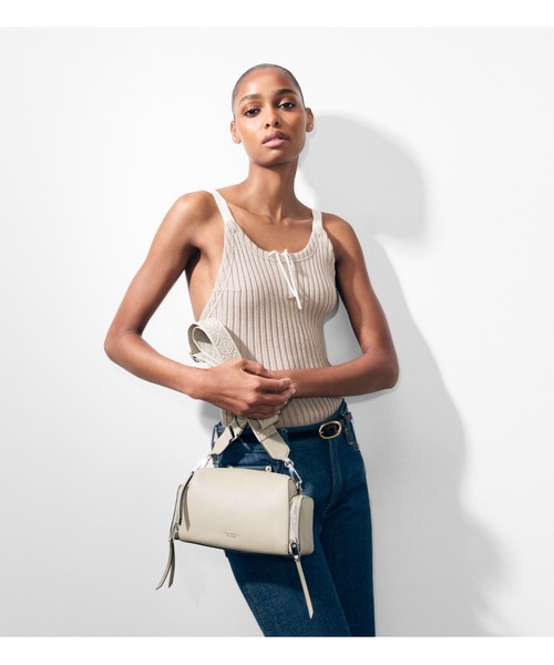 TORY BURCH(トリーバーチ)の「ペリー ボイジャーバッグ(ショルダーバッグ・レディース・クリーム・ONE SIZE)」の5枚目の写真