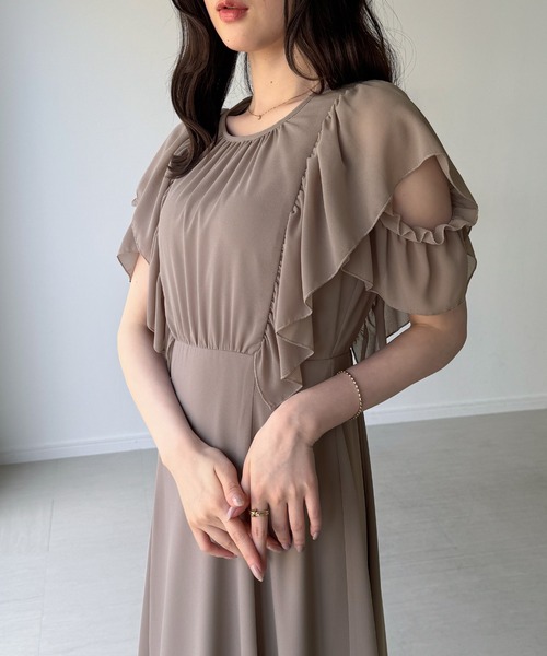 junoah(ジュノア)の「オープンショルダーフレアワンピース(ワンピース・レディース・グレー/チャコール/ライトブルー・LARGE/MEDIUM/SMALL)」の8枚目の写真