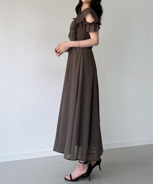 junoah(ジュノア)の「オープンショルダーフレアワンピース(ワンピース・レディース・グレー/チャコール/ライトブルー・LARGE/MEDIUM/SMALL)」の10枚目の写真