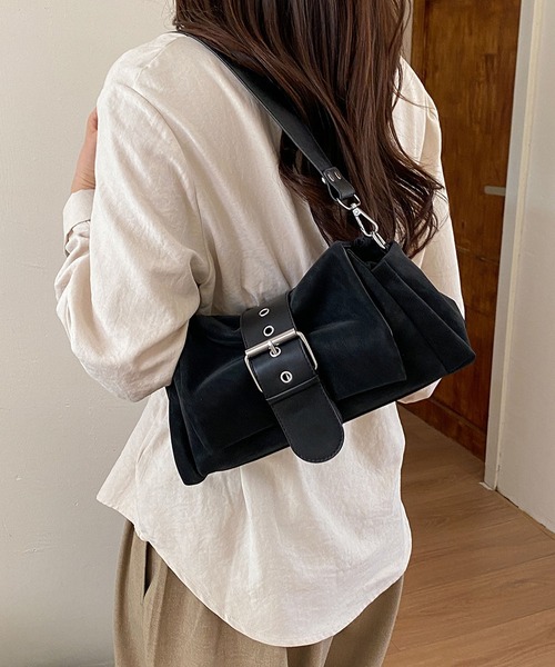 LA VORAGINE(ラ ヴォラジネ)の「ベルトフラップデザイン 2WAYショルダーバッグ(ショルダーバッグ・レディース・Black/A/BROWN・FREE)」の1枚目の写真