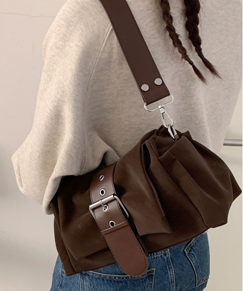 LA VORAGINE(ラ ヴォラジネ)の「ベルトフラップデザイン 2WAYショルダーバッグ(ショルダーバッグ・レディース・Black/A/BROWN・FREE)」の6枚目の写真