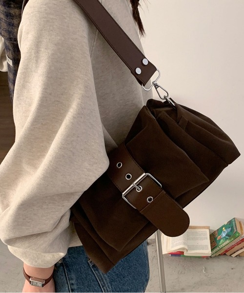 LA VORAGINE(ラ ヴォラジネ)の「ベルトフラップデザイン 2WAYショルダーバッグ(ショルダーバッグ・レディース・Black/A/BROWN・FREE)」の7枚目の写真