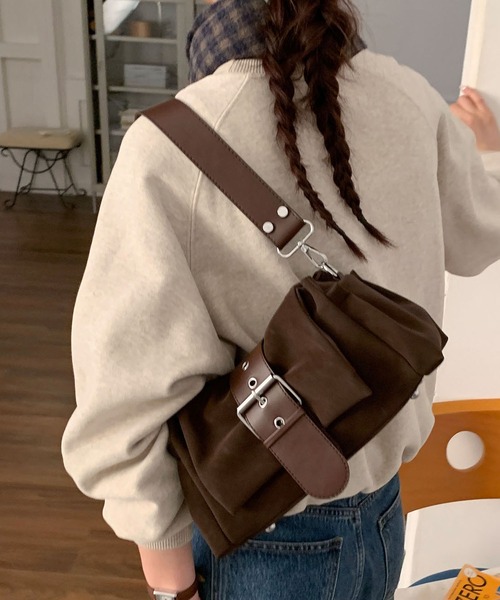 LA VORAGINE(ラ ヴォラジネ)の「ベルトフラップデザイン 2WAYショルダーバッグ(ショルダーバッグ・レディース・Black/A/BROWN・FREE)」の4枚目の写真
