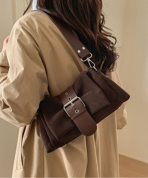 LA VORAGINE(ラ ヴォラジネ)の「ベルトフラップデザイン 2WAYショルダーバッグ(ショルダーバッグ・レディース・Black/A/BROWN・FREE)」の18枚目の写真