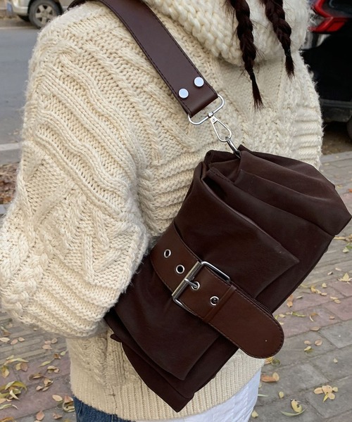 LA VORAGINE(ラ ヴォラジネ)の「ベルトフラップデザイン 2WAYショルダーバッグ(ショルダーバッグ・レディース・Black/A/BROWN・FREE)」の12枚目の写真