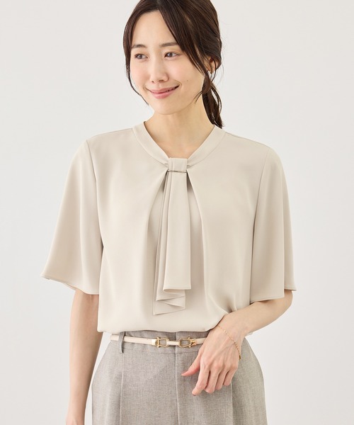 ROPE' PICNIC（ロペピクニック）の「メタルパーツ フロント フリル タイ ハーフスリーブ ブラウス（シャツ/ブラウス・レディース・サックスブルー/ベージュ/チャコールグレー/ホワイト・M/L）」の18枚目の写真