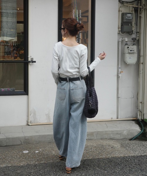 SallyLunn（サリーラン）の「【MARINA×SallyLunn】着回し自在なマルチway！アメリカンスリーブタンク付きリブトップス（Tシャツ/カットソー・レディース・オフホワイト/ブラック・FREE）」の5枚目の写真