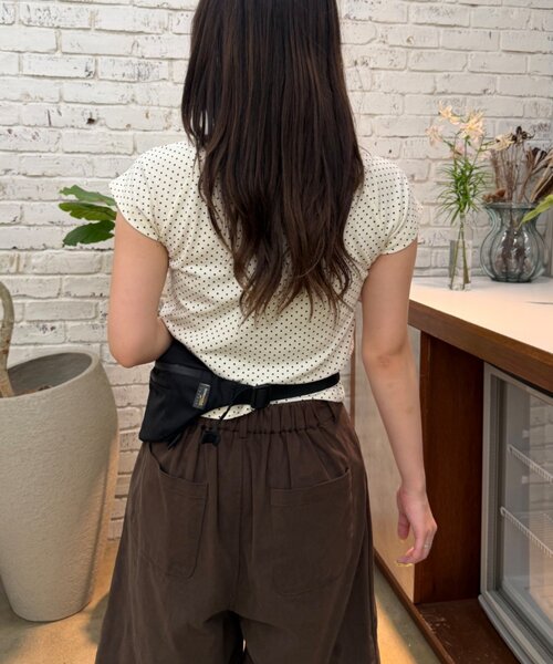 w closet（ダブルクローゼット）の「【小花柄・ドット】ヘンリーTシャツ（Tシャツ/カットソー・レディース・ブラック/グレー/イエロー/アイボリー・FREE）」の18枚目の写真
