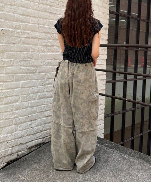 w closet（ダブルクローゼット）の「【小花柄・ドット】ヘンリーTシャツ（Tシャツ/カットソー・レディース・ブラック/グレー/イエロー/アイボリー・FREE）」の5枚目の写真
