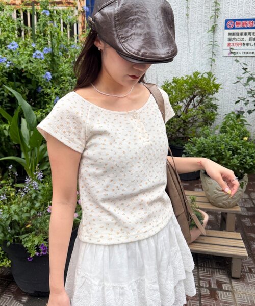 w closet（ダブルクローゼット）の「【小花柄・ドット】ヘンリーTシャツ（Tシャツ/カットソー・レディース・ブラック/グレー/イエロー/アイボリー・FREE）」の12枚目の写真