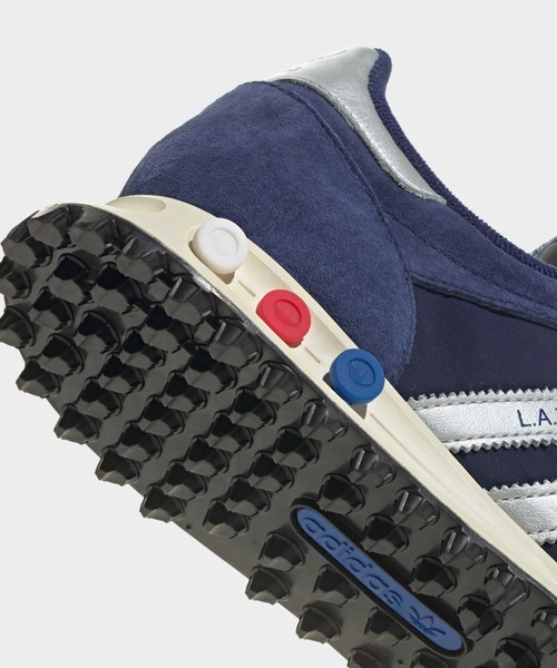adidas(アディダス)の「LA トレーナー OG / アディダスオリジナルス adidas Originals(スニーカー・メンズ・ブルー・27.0cm/28.5cm/29.0cm/28.0cm/27.5cm/22.0cm/22.5cm/23.0cm/26.5cm/25.5cm/26.0cm/24.5cm/25.0cm/29.5cm/24.0cm/23.5cm)」の7枚目の写真