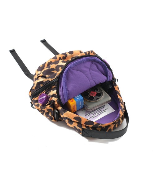 OFFWINTER（オフウィンター）の「【OFFWINTER】レオパード ロケットバックパック 9インチ（スペースシリーズ）（バックパック/リュック・メンズ・レオパード/アニマル・SMALL）」の3枚目の写真