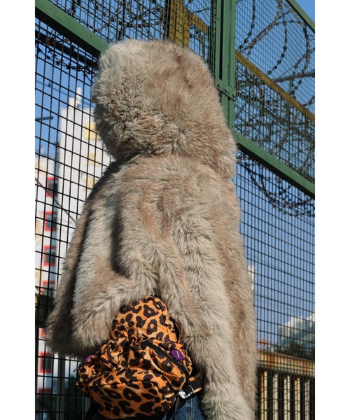 OFFWINTER（オフウィンター）の「【OFFWINTER】レオパード ロケットバックパック 9インチ（スペースシリーズ）（バックパック/リュック・メンズ・レオパード/アニマル・SMALL）」の5枚目の写真