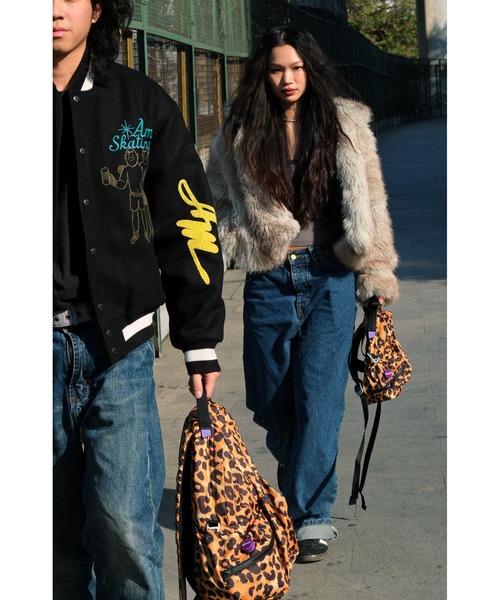 OFFWINTER（オフウィンター）の「【OFFWINTER】レオパード ロケットバックパック 9インチ（スペースシリーズ）（バックパック/リュック・メンズ・レオパード/アニマル・SMALL）」の6枚目の写真