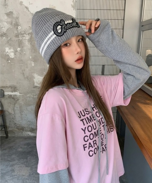 CHEER(チアー)の「英字ロゴ レイヤード風フード付きロンT / ビッグシルエット パーカードッキングTシャツ(Tシャツ/カットソー・レディース・イエロー/ピンク・FREE)」の3枚目の写真