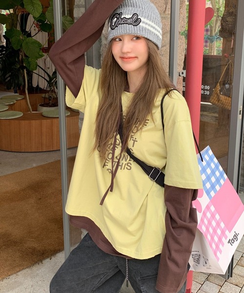 CHEER(チアー)の「英字ロゴ レイヤード風フード付きロンT / ビッグシルエット パーカードッキングTシャツ(Tシャツ/カットソー・レディース・イエロー/ピンク・FREE)」の6枚目の写真