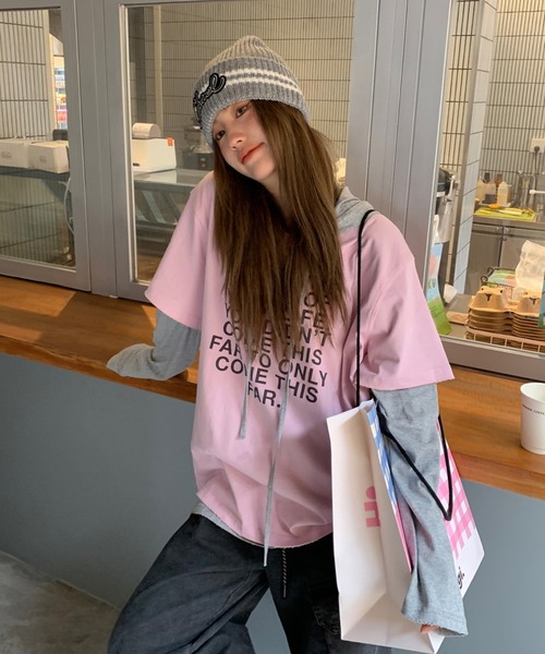 CHEER(チアー)の「英字ロゴ レイヤード風フード付きロンT / ビッグシルエット パーカードッキングTシャツ(Tシャツ/カットソー・レディース・イエロー/ピンク・FREE)」の9枚目の写真
