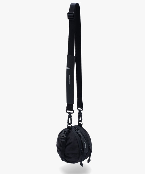 Cote&Ciel(コートエシエル)の「【cote&ciel/コートエシエル】 VIKOS S Smooth Black / ミニショルダーバッグ 拡張(ショルダーバッグ・メンズ・ブラック・FREE)」の6枚目の写真
