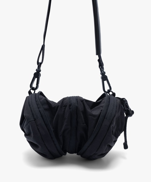 Cote&Ciel(コートエシエル)の「【cote&ciel/コートエシエル】 VIKOS S Smooth Black / ミニショルダーバッグ 拡張(ショルダーバッグ・メンズ・ブラック・FREE)」の11枚目の写真