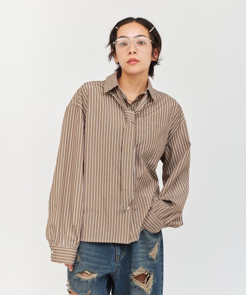 atmos pink(アトモスピンク)の「atmos pink Neck-Tie Stripe Shirt / アトモス ピンク ネクタイ ストライプ シャツ(シャツ/ブラウス・レディース・ブラウン/ブルー・FREE)」の2枚目の写真
