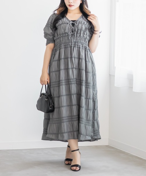 CLETTE(クレット)の「フロントリボンプリーツワンピース(ワンピース・レディース・ブラック/グレー/ワイン・LL/3L/4L)」の3枚目の写真