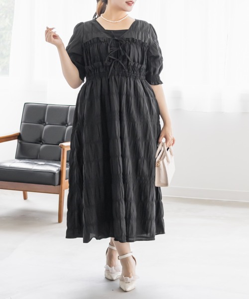 CLETTE(クレット)の「フロントリボンプリーツワンピース(ワンピース・レディース・ブラック/グレー/ワイン・LL/3L/4L)」の2枚目の写真