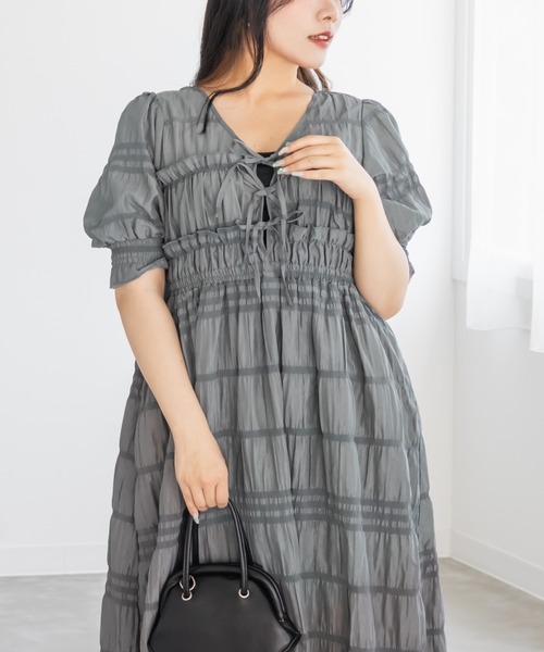 CLETTE(クレット)の「フロントリボンプリーツワンピース(ワンピース・レディース・ブラック/グレー/ワイン・LL/3L/4L)」の8枚目の写真