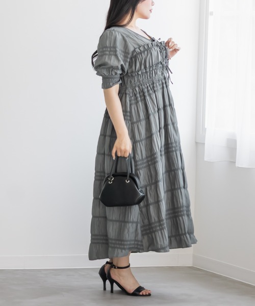 CLETTE(クレット)の「フロントリボンプリーツワンピース(ワンピース・レディース・ブラック/グレー/ワイン・LL/3L/4L)」の11枚目の写真