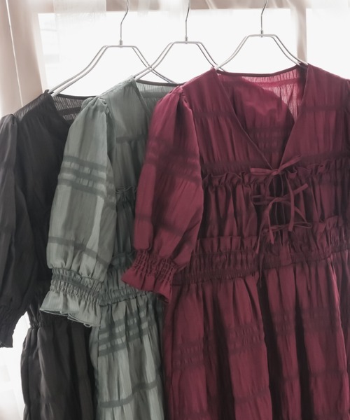 CLETTE(クレット)の「フロントリボンプリーツワンピース(ワンピース・レディース・ブラック/グレー/ワイン・LL/3L/4L)」の16枚目の写真