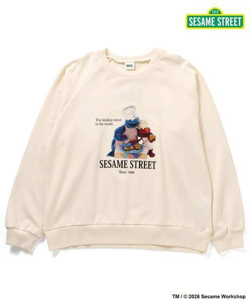 SESAME STREET(セサミストリート)の「【リンク】SESAME STREET フォトアートトレーナー(スウェット・レディース・アイボリー/チャコール・LARGE/MEDIUM)」の5枚目の写真