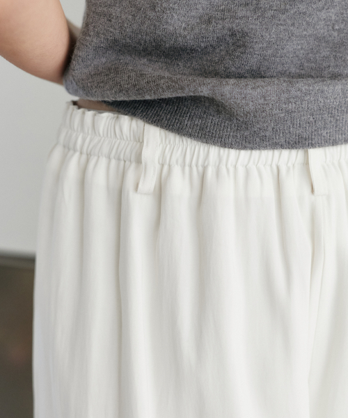 URAGO(ユラーゴ)の「Double string line pants(その他パンツ・レディース・ブラック/アイボリー・SMALL/MEDIUM)」の3枚目の写真