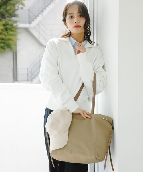 RODE SKO(ロデスコ)の「『別注』AJUGA.×RODE SKO CAP付き撥水トートバッグ(トートバッグ・レディース・ベージュ/ブラック・-)」の21枚目の写真