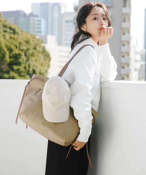 RODE SKO(ロデスコ)の「『別注』AJUGA.×RODE SKO CAP付き撥水トートバッグ(トートバッグ・レディース・ベージュ/ブラック・-)」の6枚目の写真