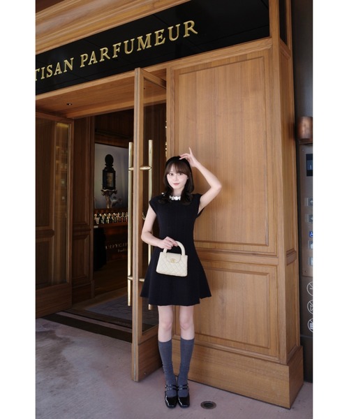 MISTREASS（ミストレアス）の「Flower Trim Knit Mini Dress（ワンピース・レディース・グレー/ブラック・FREE）」の2枚目の写真
