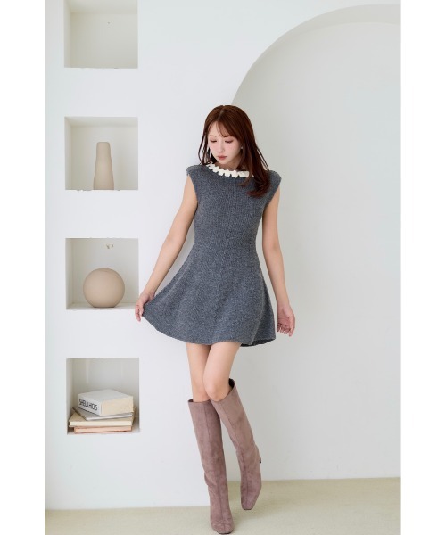 MISTREASS（ミストレアス）の「Flower Trim Knit Mini Dress（ワンピース・レディース・グレー/ブラック・FREE）」の3枚目の写真
