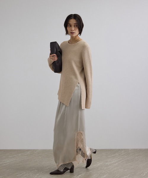 SALON adam et rope'(サロン アダム エ ロペ)の「ウール片畦シャイニークルーネックプルオーバー(ニット/セーター・レディース・ベージュ/グレー・FREE)」の3枚目の写真