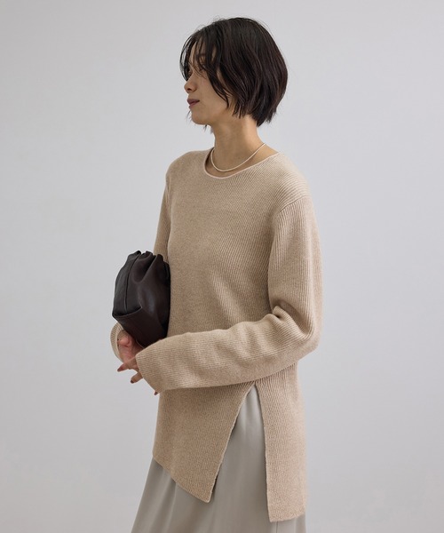 SALON adam et rope'(サロン アダム エ ロペ)の「ウール片畦シャイニークルーネックプルオーバー(ニット/セーター・レディース・ベージュ/グレー・FREE)」の6枚目の写真