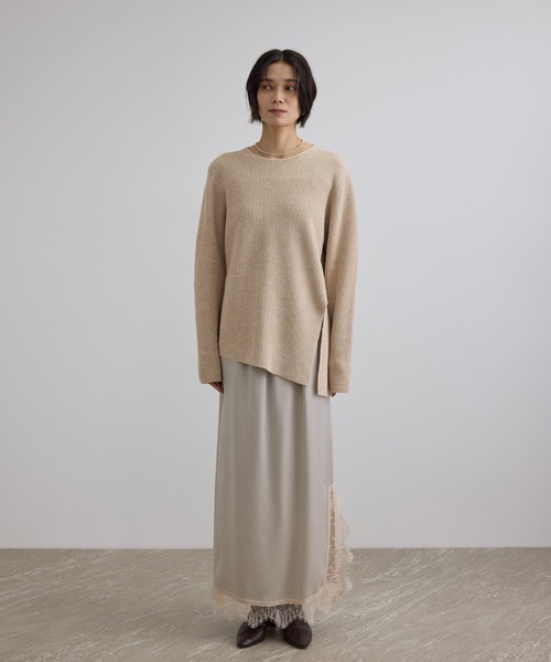 SALON adam et rope'(サロン アダム エ ロペ)の「ウール片畦シャイニークルーネックプルオーバー(ニット/セーター・レディース・ベージュ/グレー・FREE)」の13枚目の写真
