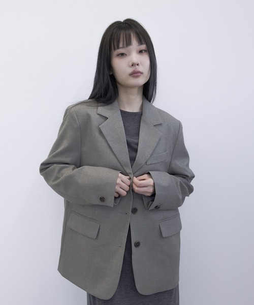 PLEA Collective(プリ―コレクティブ)の「【肩パッド入り】シンプルテーラードジャケット(テーラードジャケット・レディース・チャコール/モカ/ブラック・FREE)」の3枚目の写真