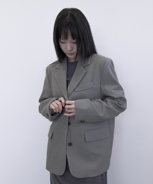 PLEA Collective(プリ―コレクティブ)の「【肩パッド入り】シンプルテーラードジャケット(テーラードジャケット・レディース・チャコール/モカ/ブラック・FREE)」の6枚目の写真