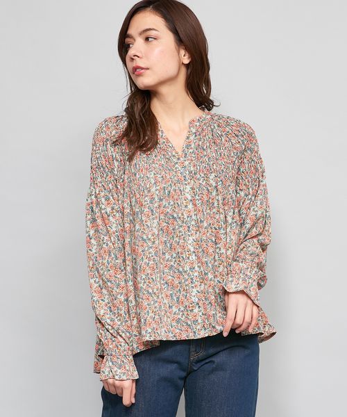 VIS（ビス）の「花柄プリントシャーリングブラウス（シャツ/ブラウス・レディース・ブラック/ワイン/ブルー・FREE）」の2枚目の写真