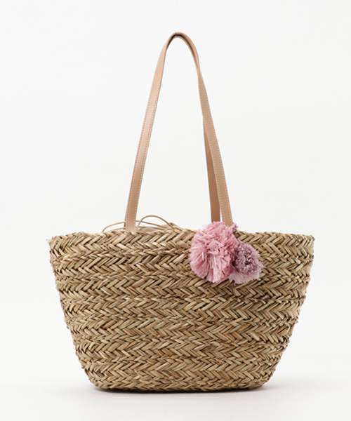 NATURAL BEAUTY BASIC（ナチュラルビューティーベーシック）の「ポンポンロングショルダーバスケット（かごバッグ・レディース・ベージュ系その他/ブラック・ﾌﾘ-）」の2枚目の写真