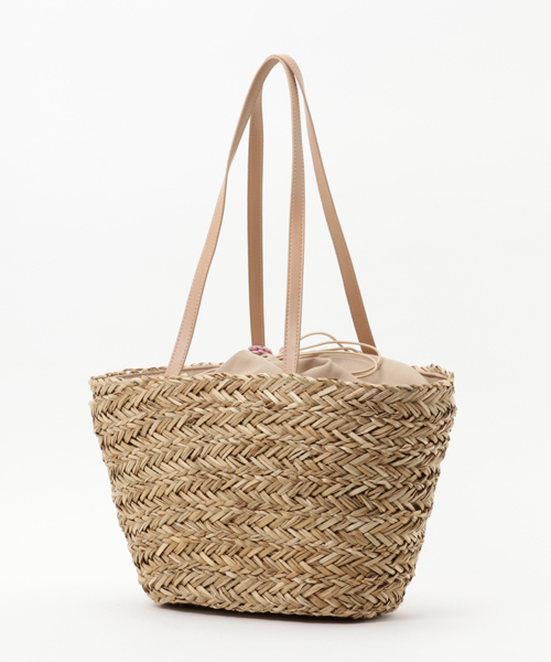 NATURAL BEAUTY BASIC（ナチュラルビューティーベーシック）の「ポンポンロングショルダーバスケット（かごバッグ・レディース・ベージュ系その他/ブラック・ﾌﾘ-）」の3枚目の写真