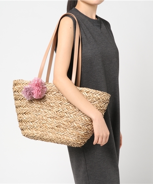 NATURAL BEAUTY BASIC（ナチュラルビューティーベーシック）の「ポンポンロングショルダーバスケット（かごバッグ・レディース・ベージュ系その他/ブラック・ﾌﾘ-）」の8枚目の写真