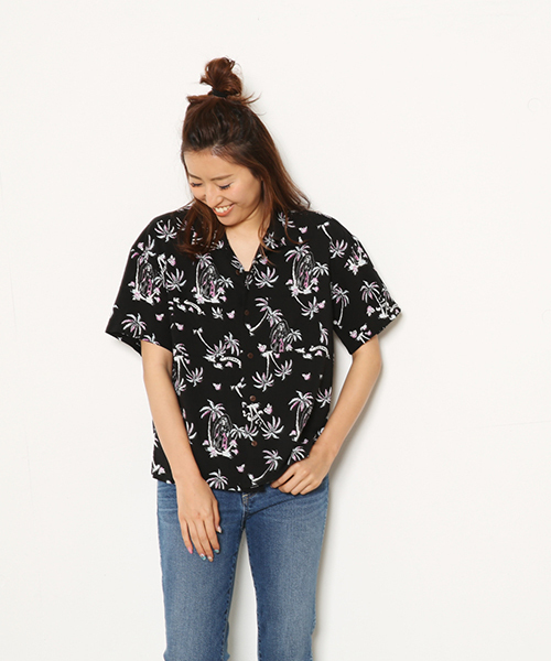 RODEO CROWNS WIDE BOWL（ロデオクラウンズワイドボウル）の「MALIA ALOHA シャツ（シャツ/ブラウス・レディース・ブラック系その他/ピンク系その他・FREE）」の2枚目の写真